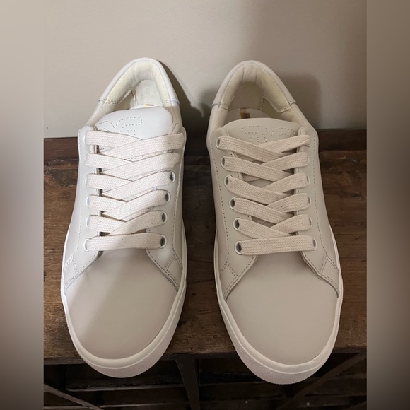 NWOT! Sam Edelman Ethel Sneaker. - Picture 2 of 12